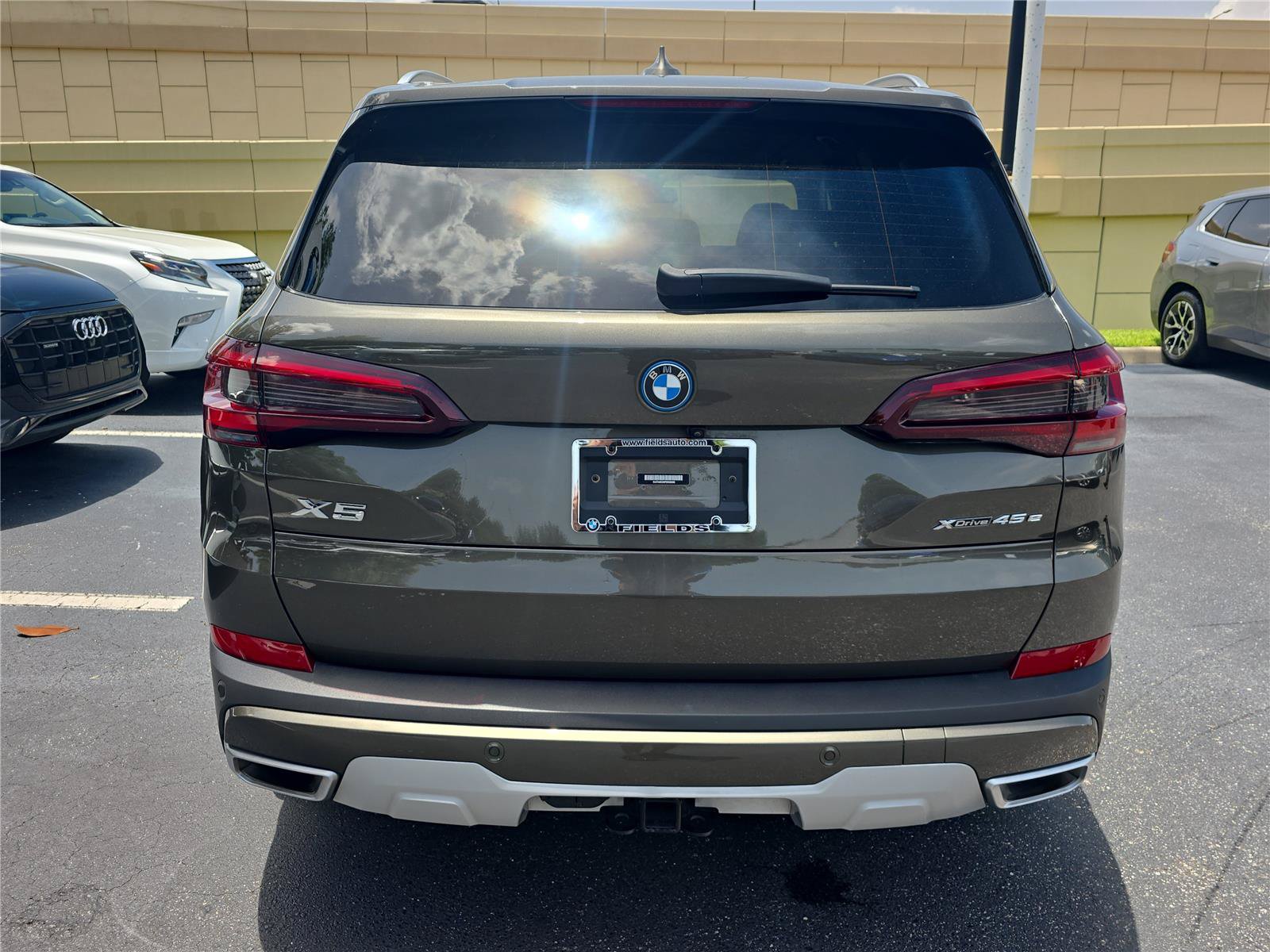 Used 2023 BMW X5 xDrive45e w/ Climate Comfort Package AWD/4WD image 3