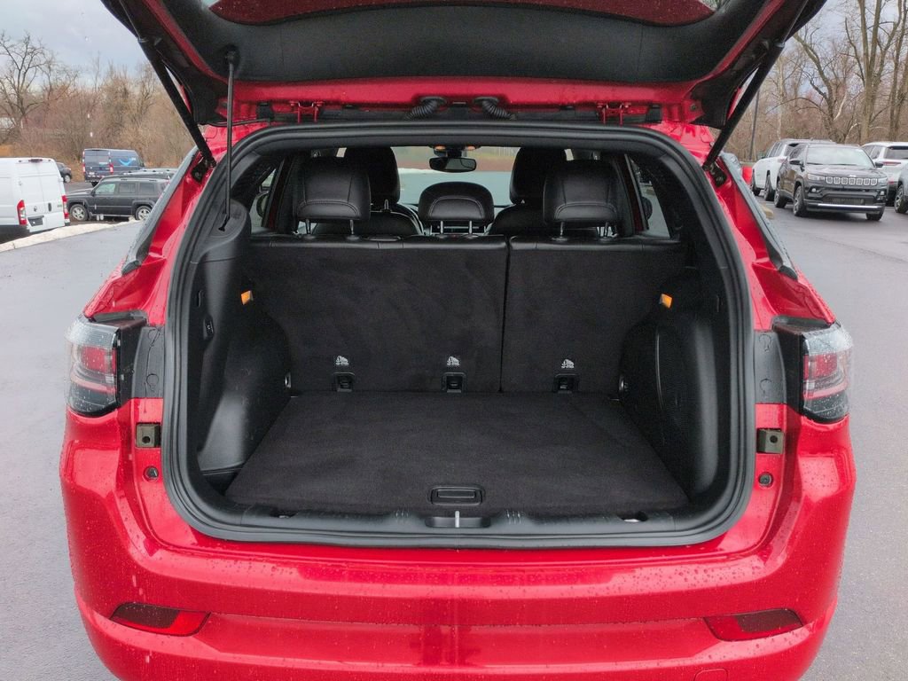 Used 2022 Jeep Compass Limited w/ (RED) Package image 5