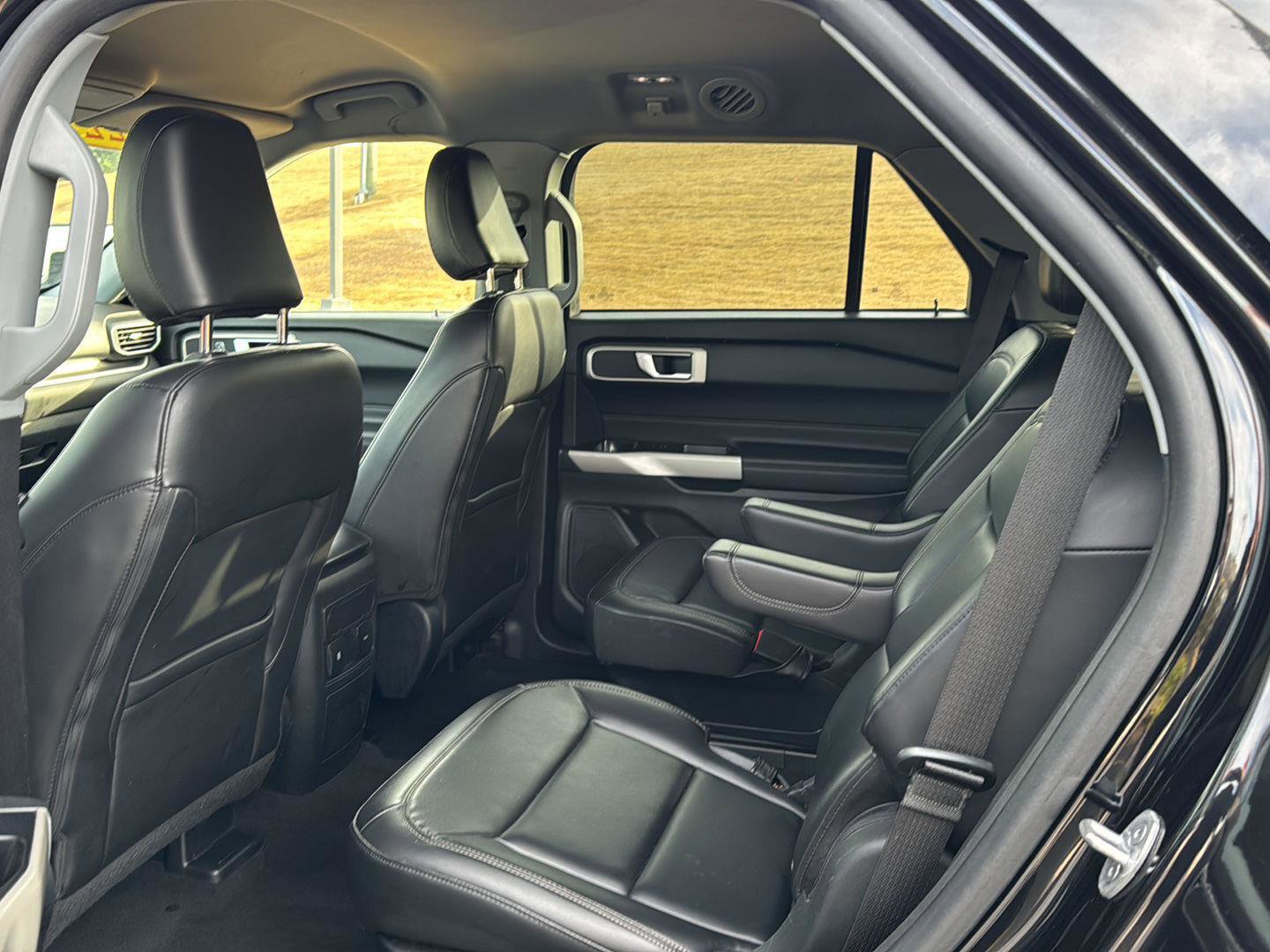 Used 2022 Ford Explorer XLT w/ Equipment Group 202A image 9