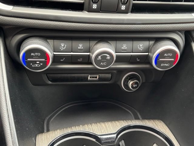 Used 2023 Alfa Romeo Giulia Ti AWD/4WD image 29