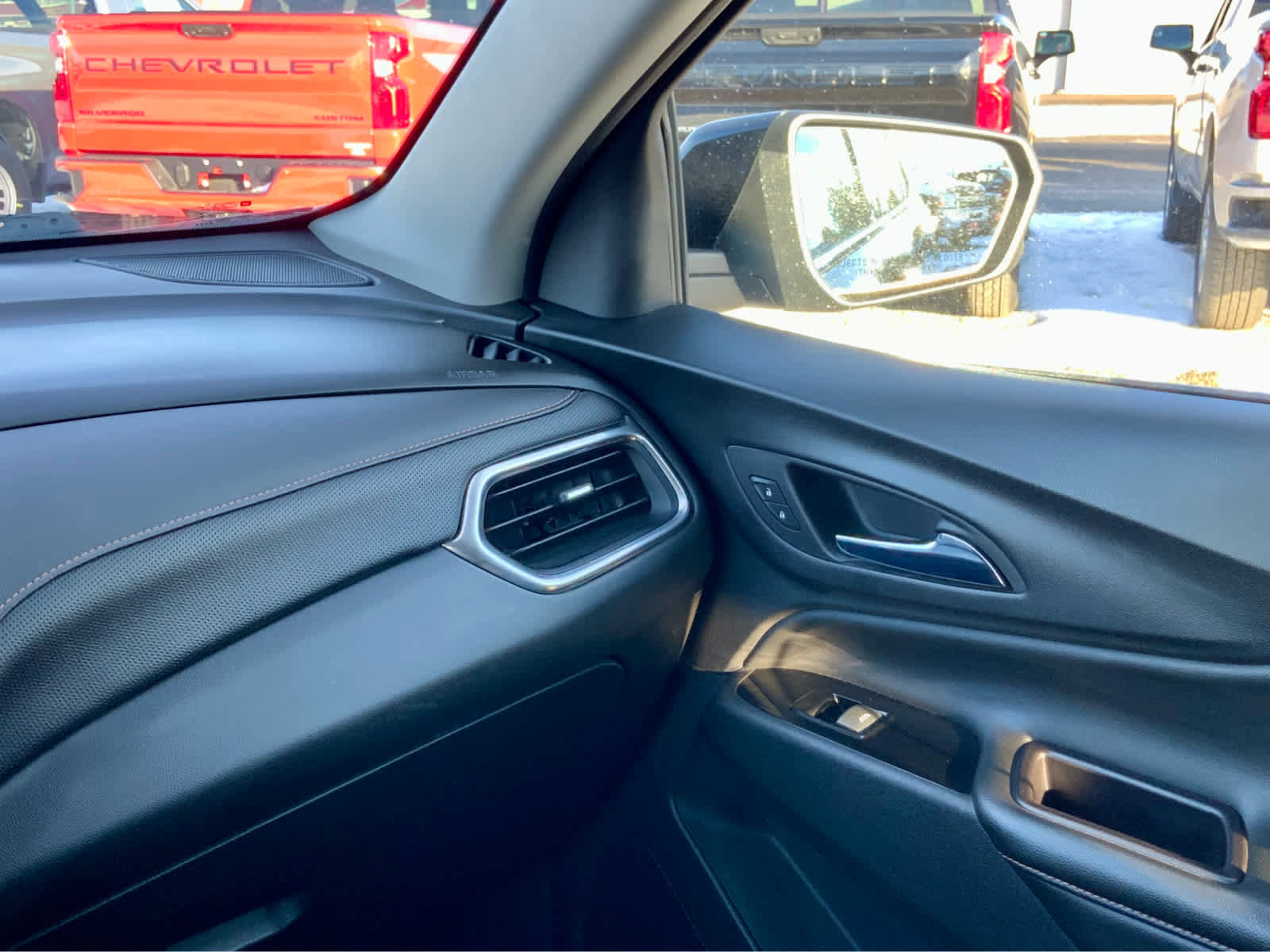 Used 2022 Chevrolet Equinox Premier image 34