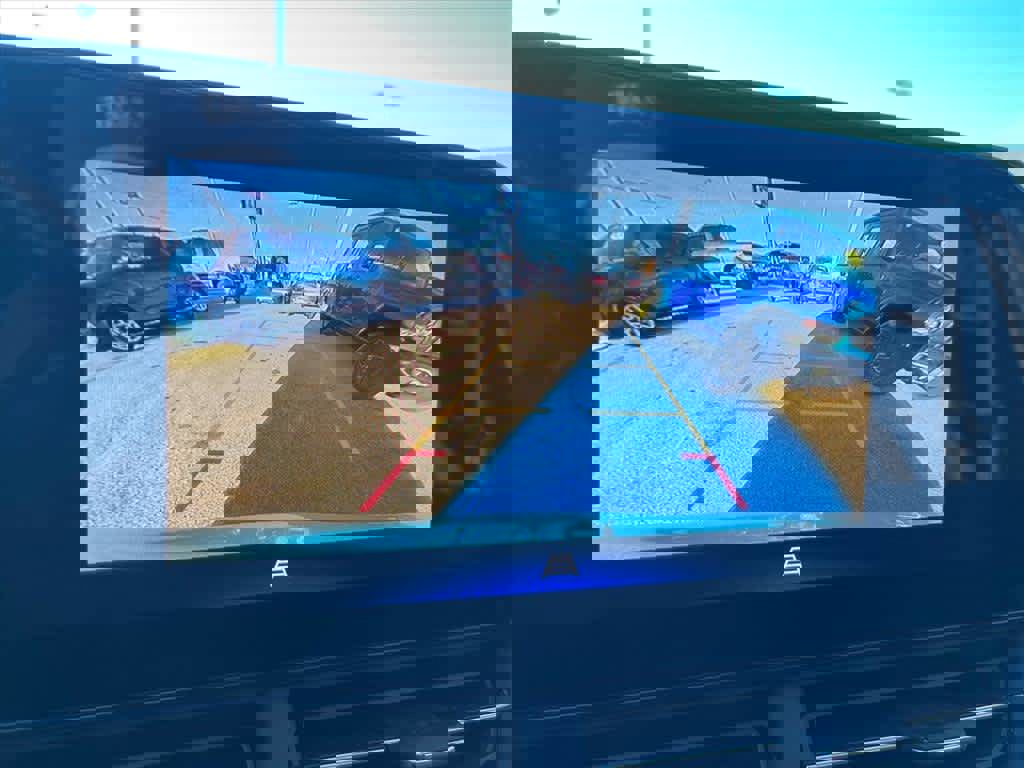 Used 2025 Chevrolet Trax ACTIV w/ Sunroof Package image 12