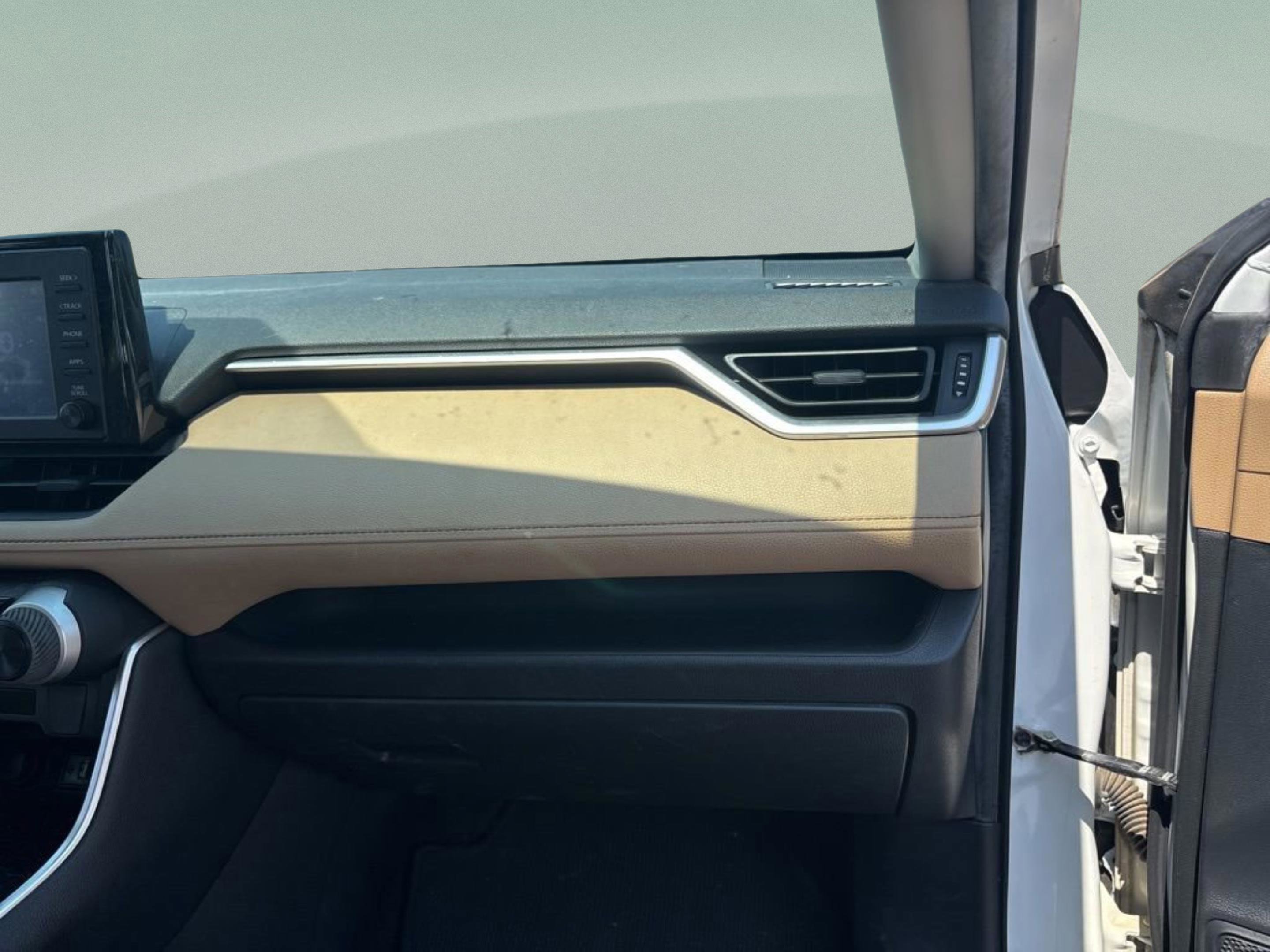Used 2019 Toyota RAV4 LE FWD image 30