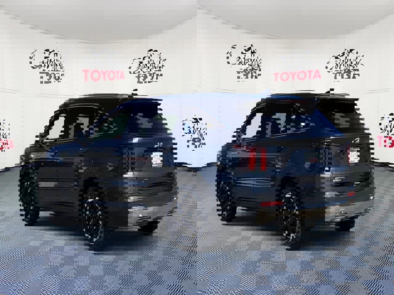 Used 2024 Kia Sorento S image 5