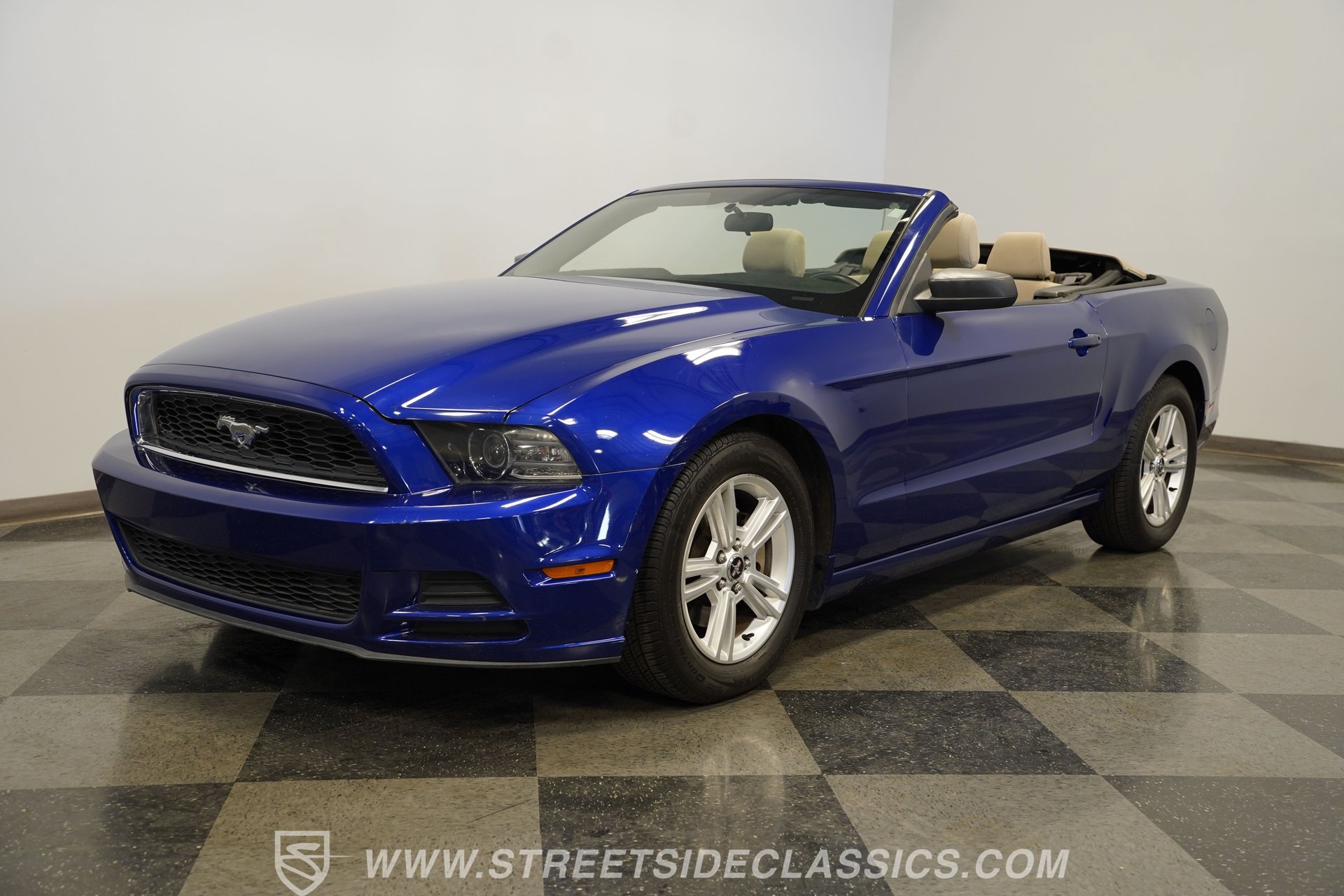 Used 2014 Ford Mustang Convertible RWD image 6