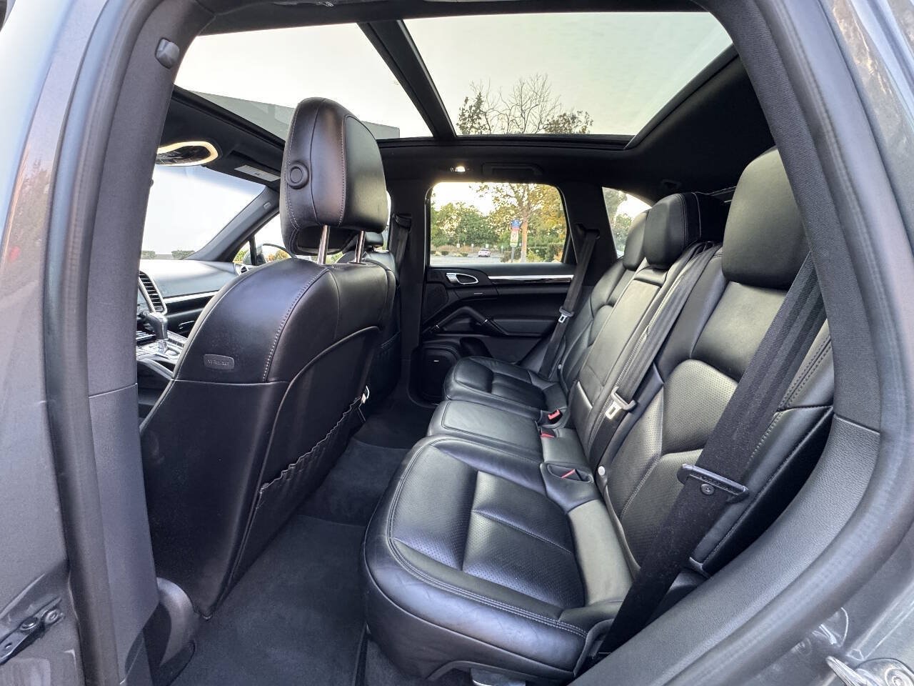 Used 2017 Porsche Cayenne S AWD/4WD image 8