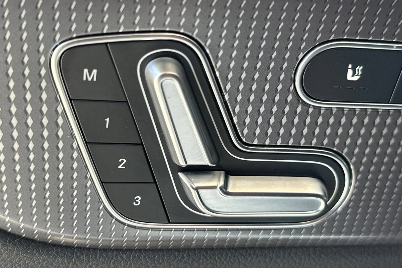 Used 2023 Mercedes-Benz EQB 300 4MATIC w/ Exclusive Package image 14
