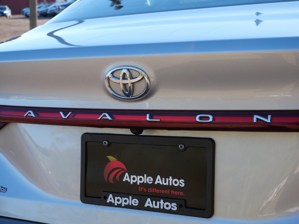Used 2019 Toyota Avalon Limited w/ Advanced Safety Package FWD image 9