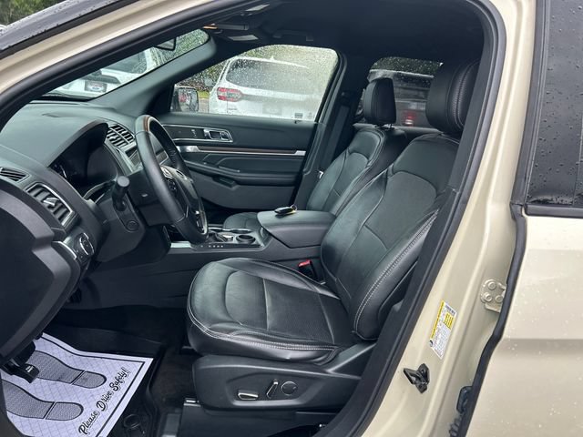 Used 2018 Ford Explorer Limited w/ Ford Safe & Smart Package FWD image 9