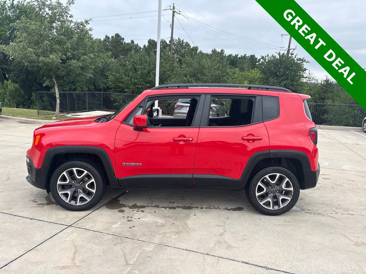 Used 2016 Jeep Renegade Latitude w/ Advanced Technology Group AWD/4WD image 8