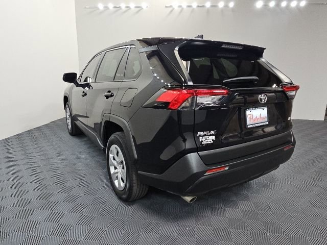Used 2022 Toyota RAV4 LE image 3