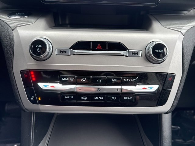 Used 2023 Ford Explorer XLT w/ Equipment Group 202A image 18