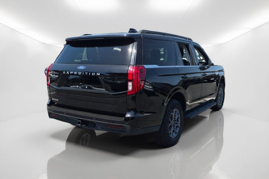 Used 2025 Ford Expedition Active AWD/4WD image 6