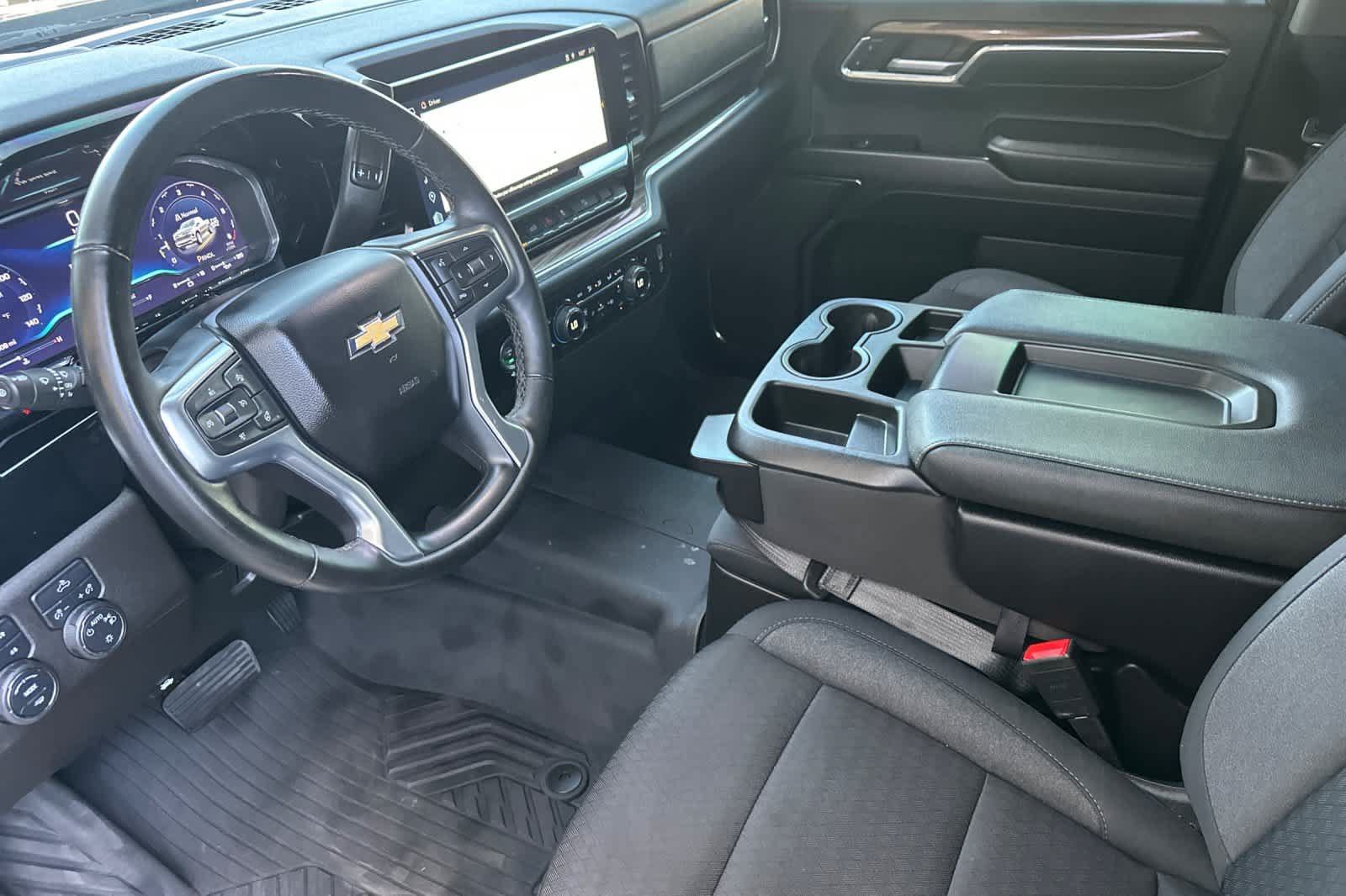Used 2024 Chevrolet Silverado 1500 LT AWD/4WD image 9