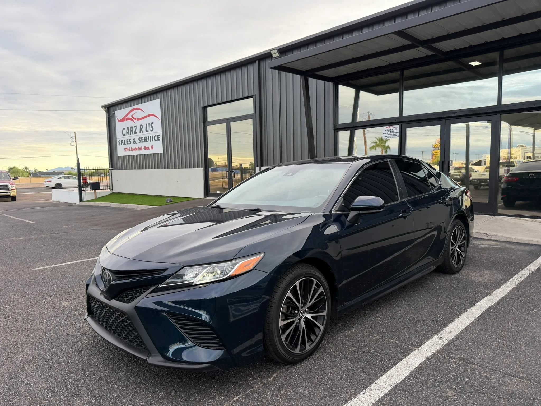 Used 2018 Toyota Camry SE FWD image 3