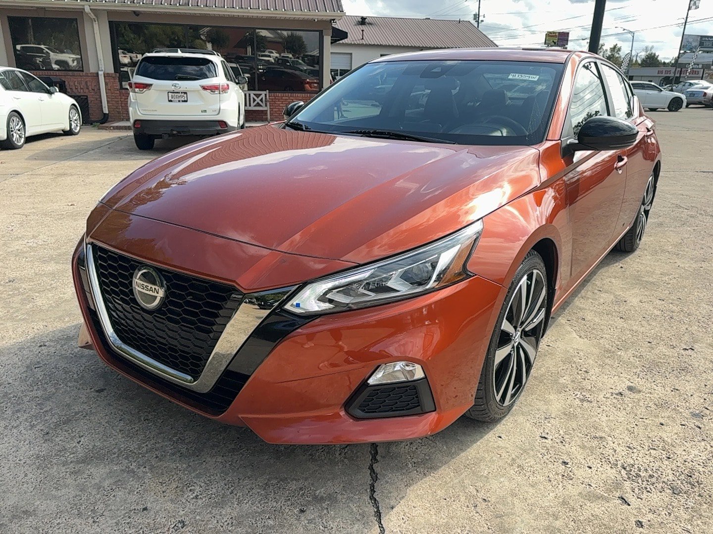 Used 2021 Nissan Altima 2.5 SR w/ SR Premium Package image 1