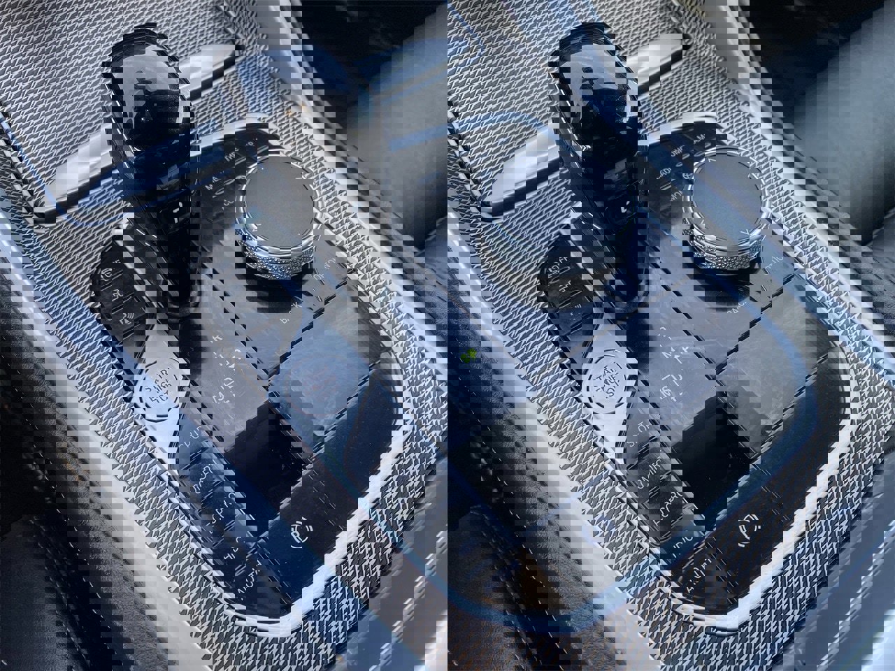 Used 2023 BMW X6 xDrive40i w/ M Sport Package image 27