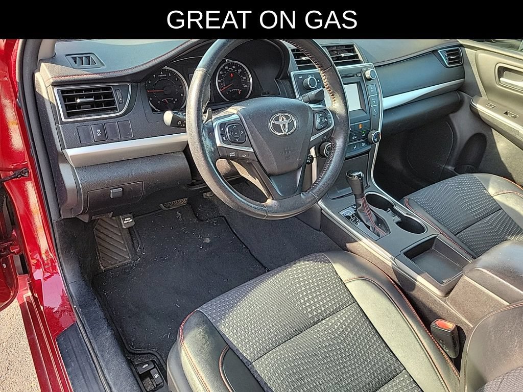 Used 2015 Toyota Camry SE w/ Moonroof Package FWD image 16