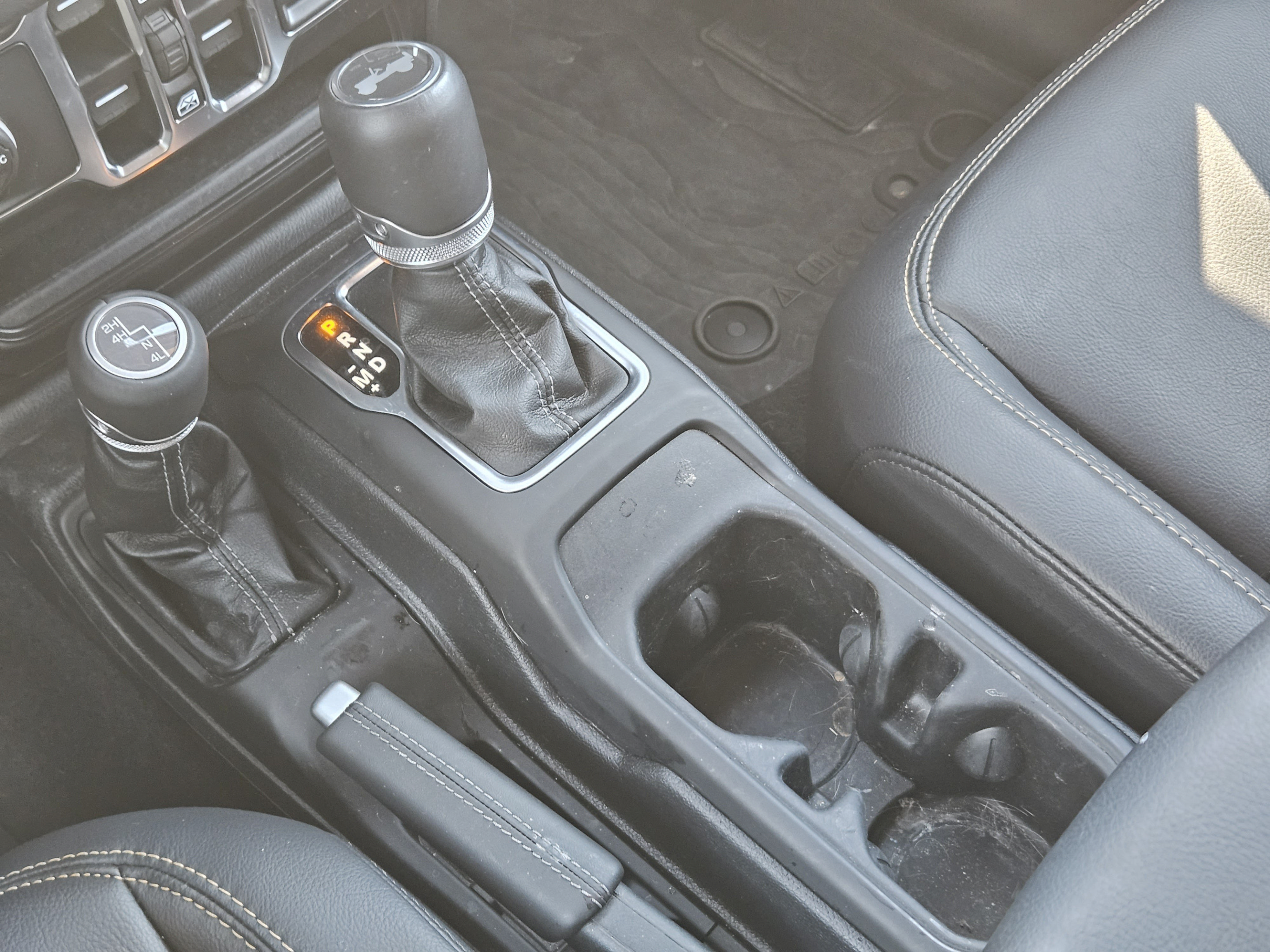 Used 2025 Jeep Wrangler Unlimited Sahara AWD/4WD image 12