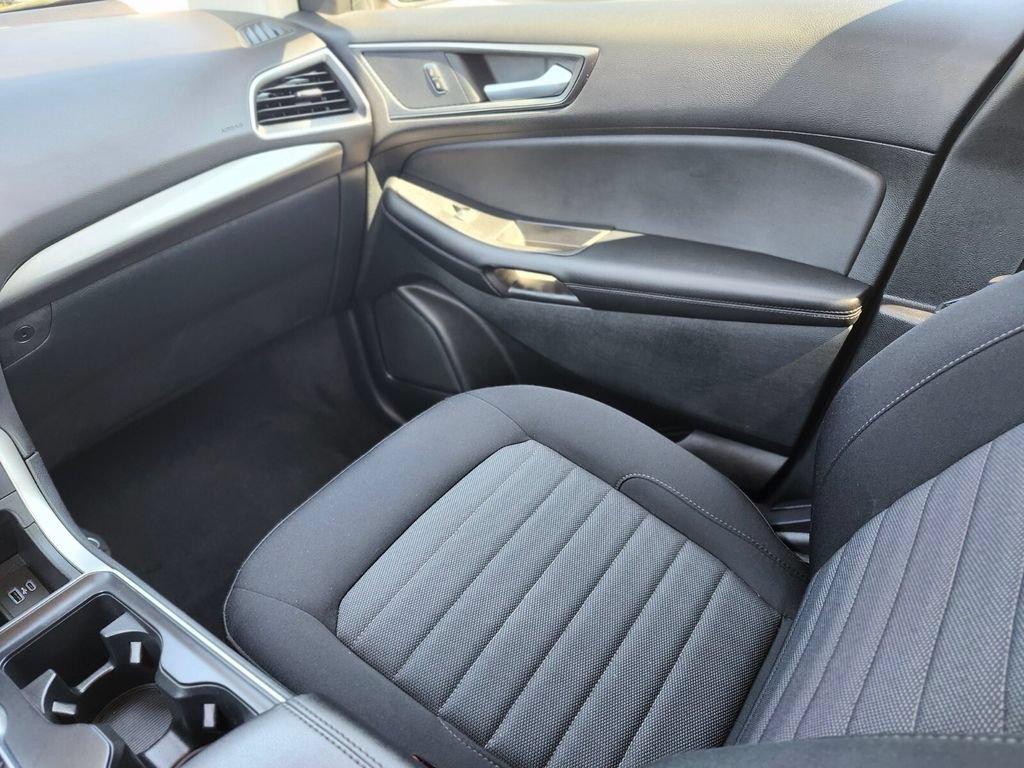 Certified 2022 Ford Edge SE w/ Black Appearance Package AWD/4WD image 15