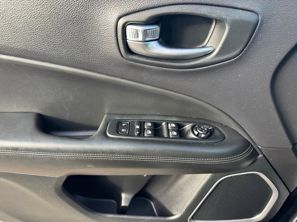 Used 2018 Jeep Compass Latitude image 22