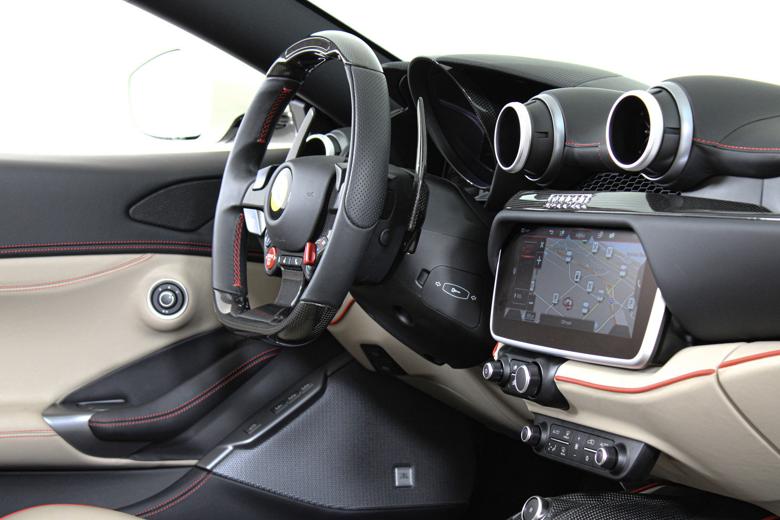 Used 2023 Ferrari Portofino M RWD image 26