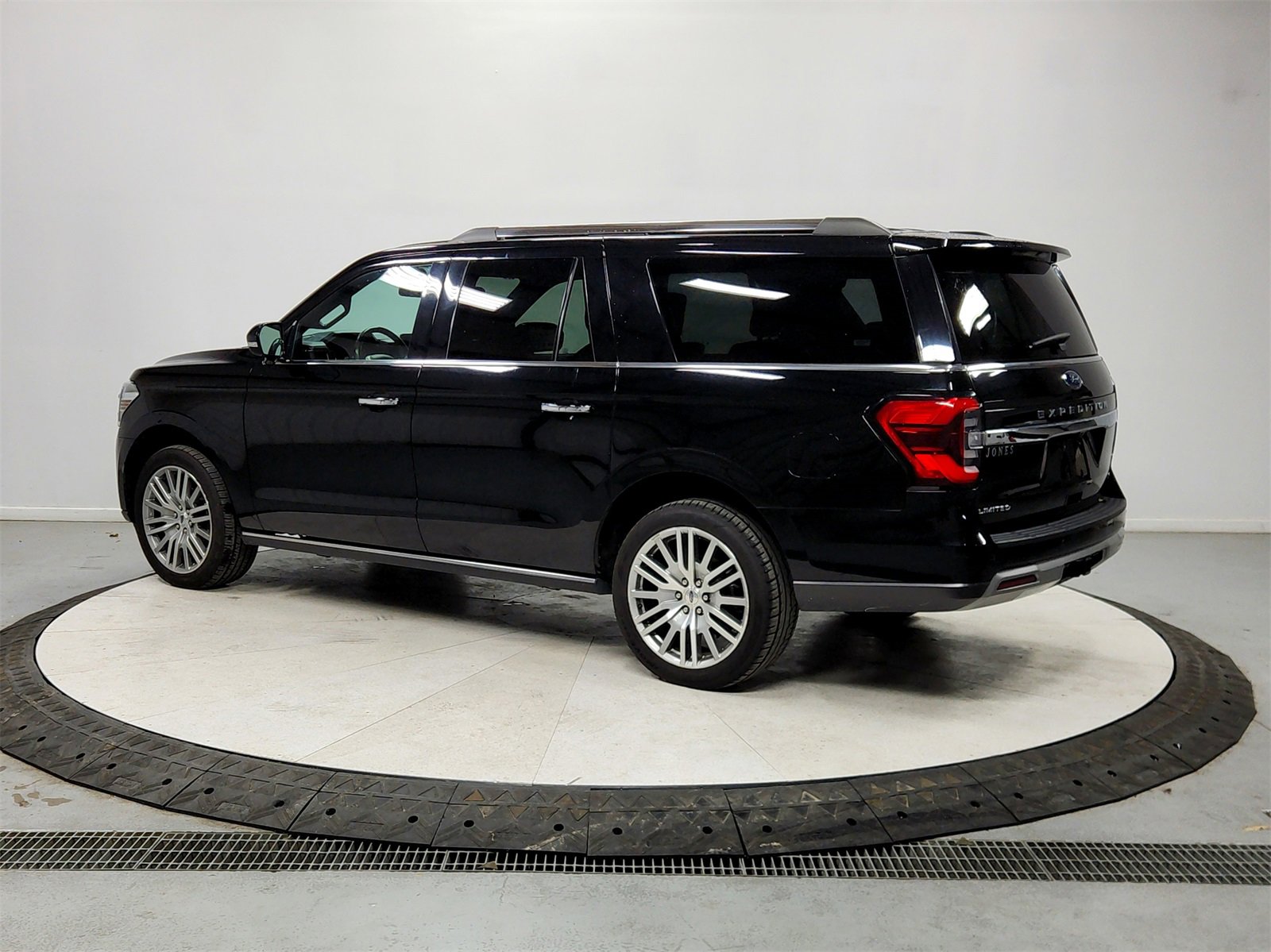 Used 2023 Ford Expedition Max Limited image 5