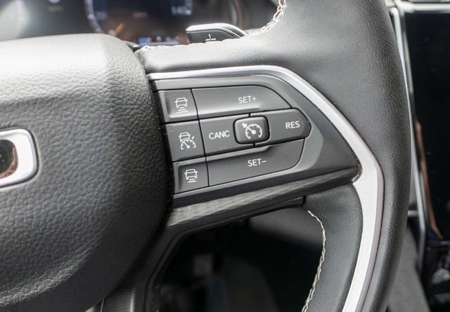 Used 2024 Jeep Grand Cherokee Altitude AWD/4WD image 25