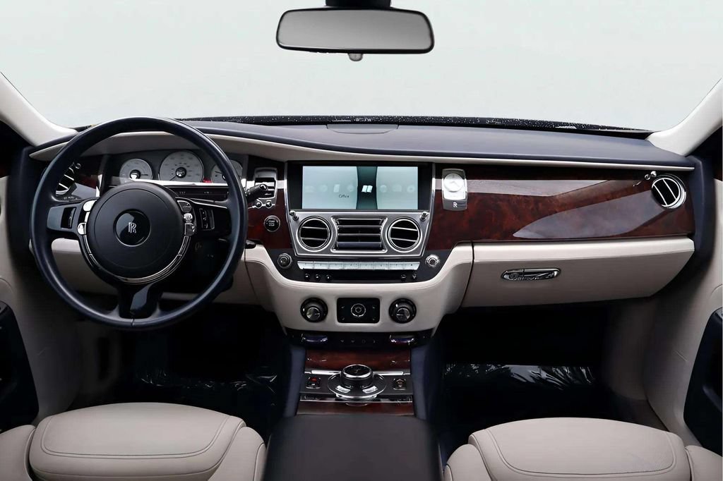 Used 2016 Rolls-Royce Ghost RWD image 11