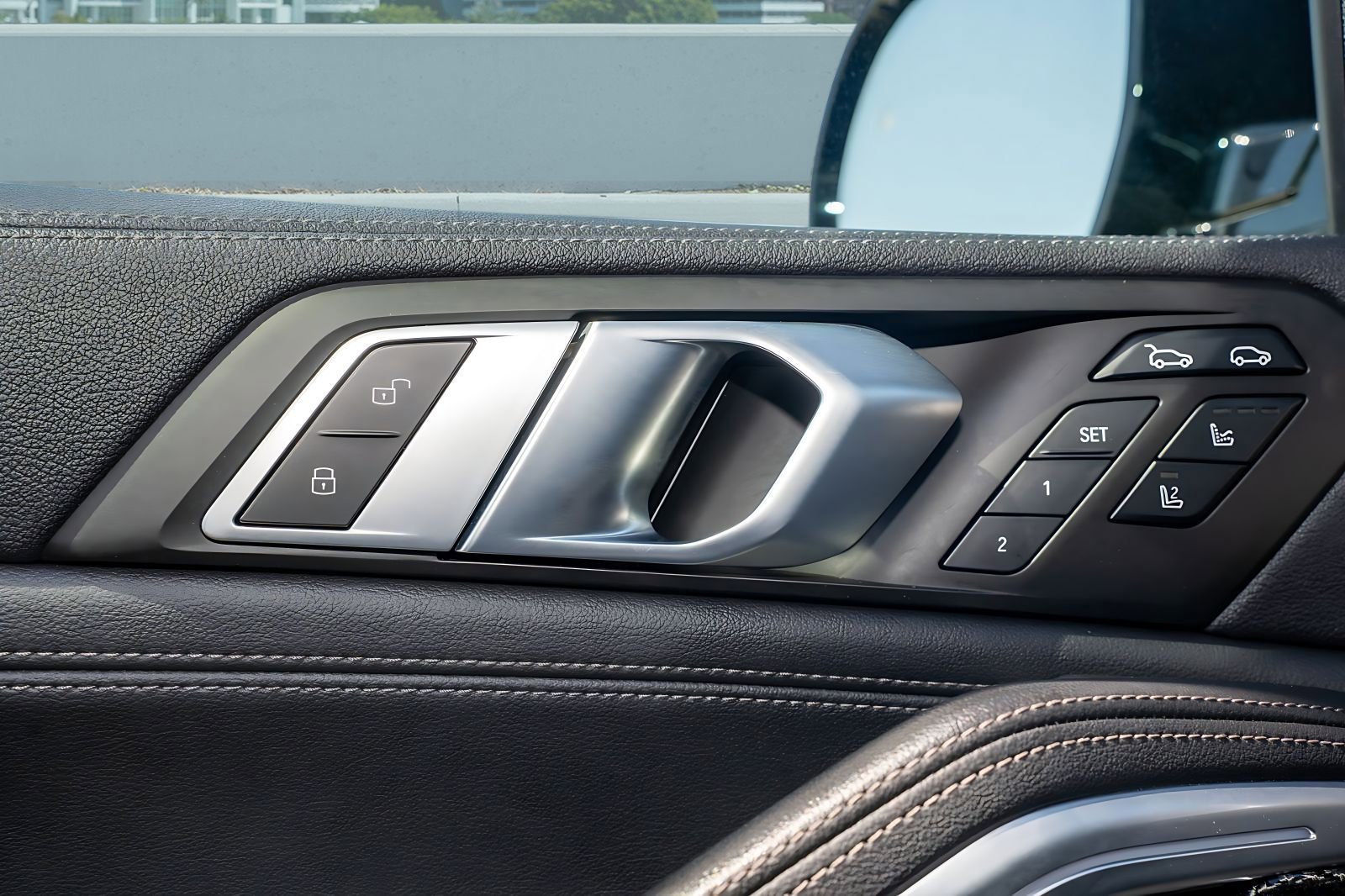 Used 2022 BMW X6 M50i w/ Executive Package image 29