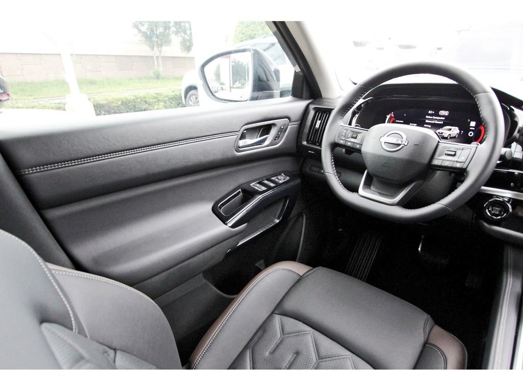 New 2026 Nissan Pathfinder Platinum FWD image 6
