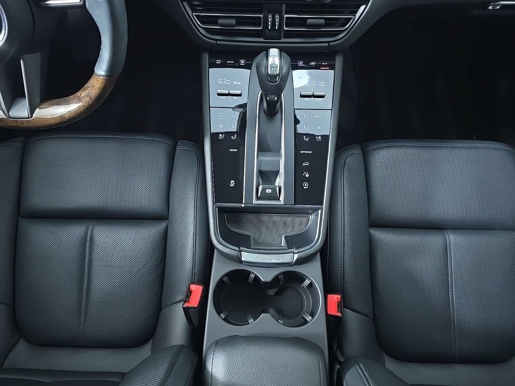 Certified 2023 Porsche Macan Turbo AWD/4WD image 22
