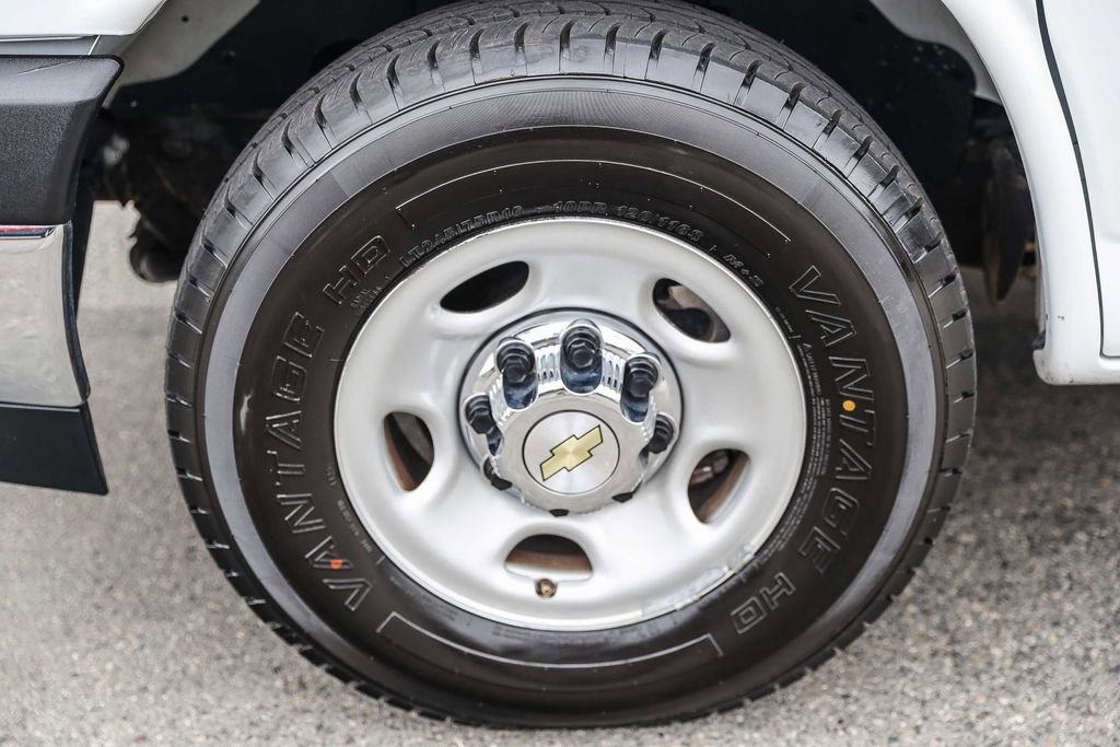 Used 2024 Chevrolet Express 3500 LT w/ LT Preferred Equipment Group RWD image 9