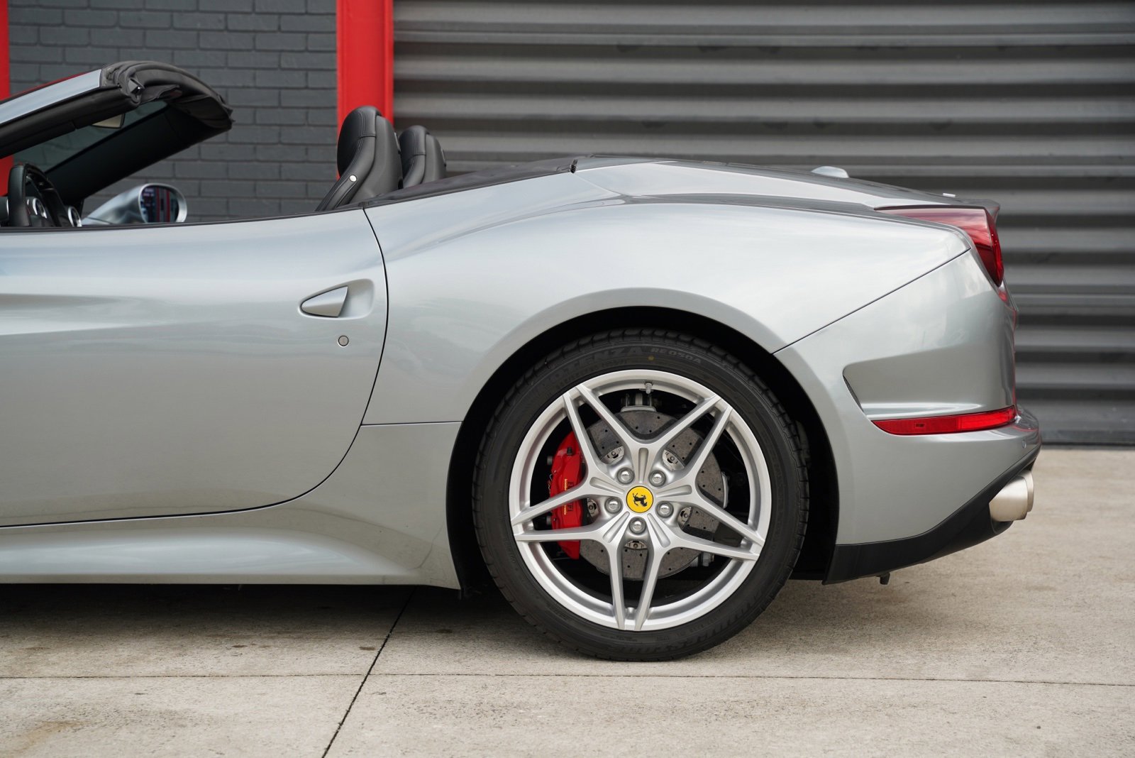 Used 2016 Ferrari California T image 3