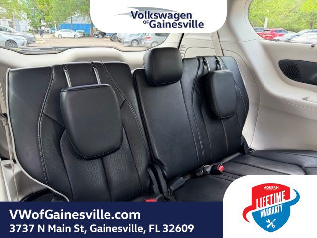 Used 2024 Chrysler Pacifica Limited FWD image 9