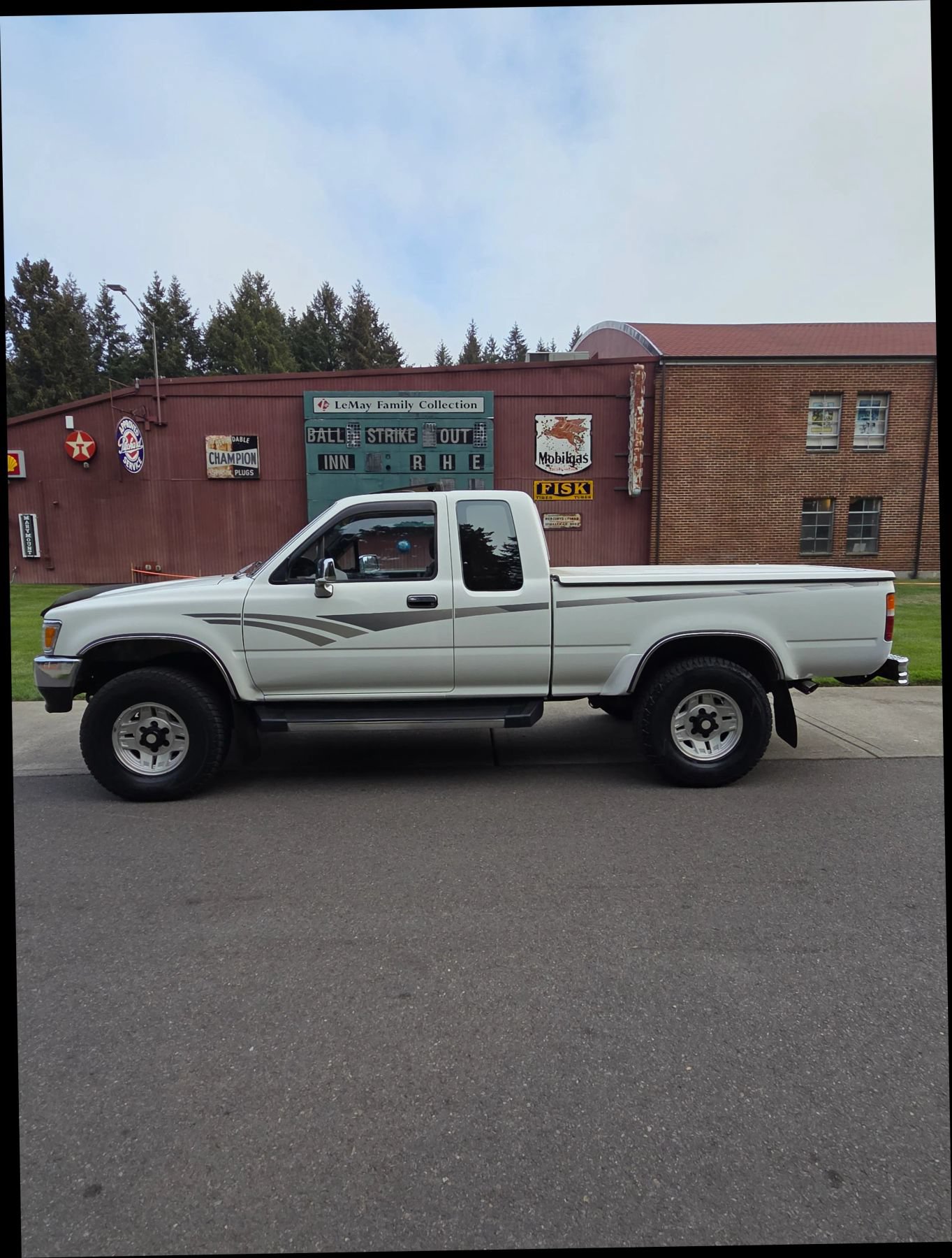 Used 1992 Toyota Pickup SR5 AWD/4WD image 3