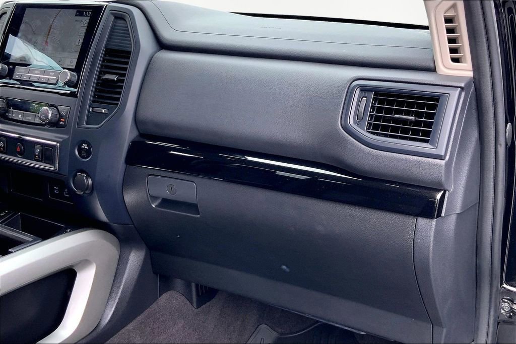 Used 2022 Nissan Titan SV w/ SV Convenience Package image 18