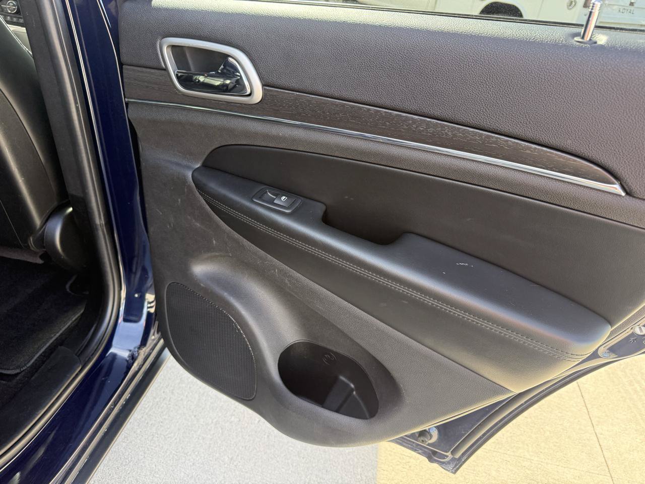 Used 2018 Jeep Grand Cherokee Limited AWD/4WD image 17
