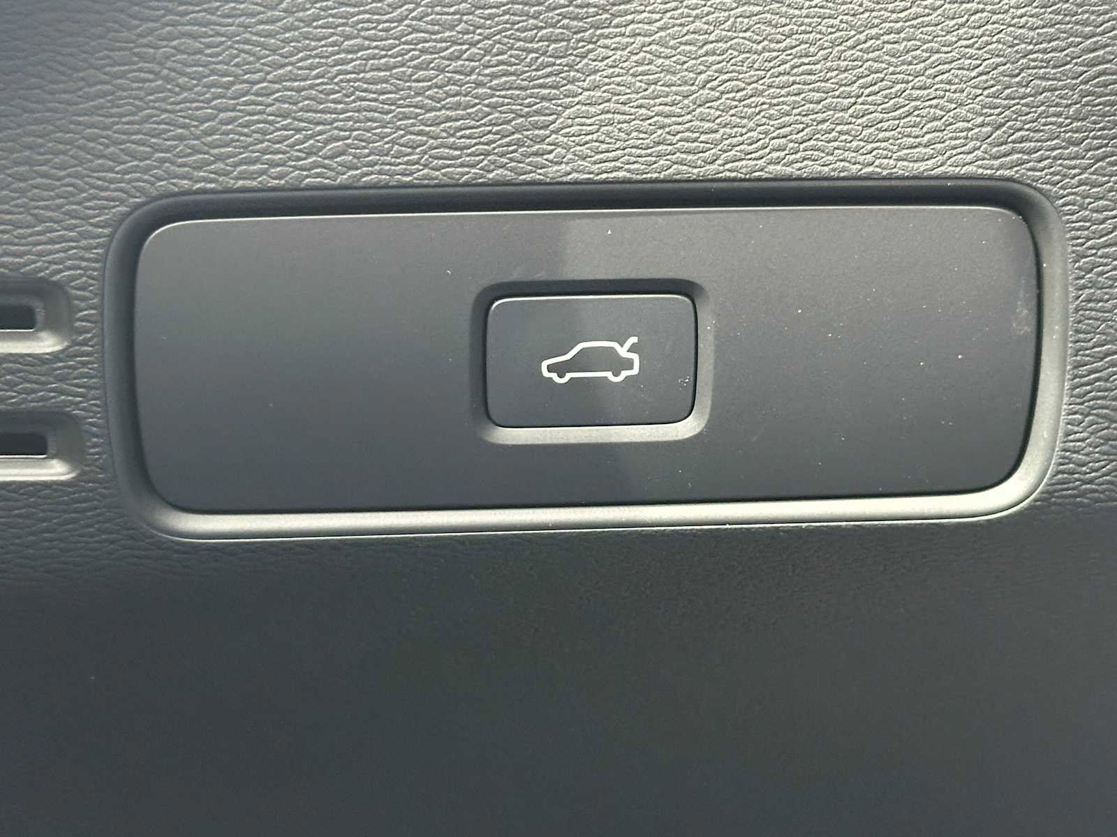 Used 2025 Volvo EX40 Core w/ Climate Package AWD/4WD image 29