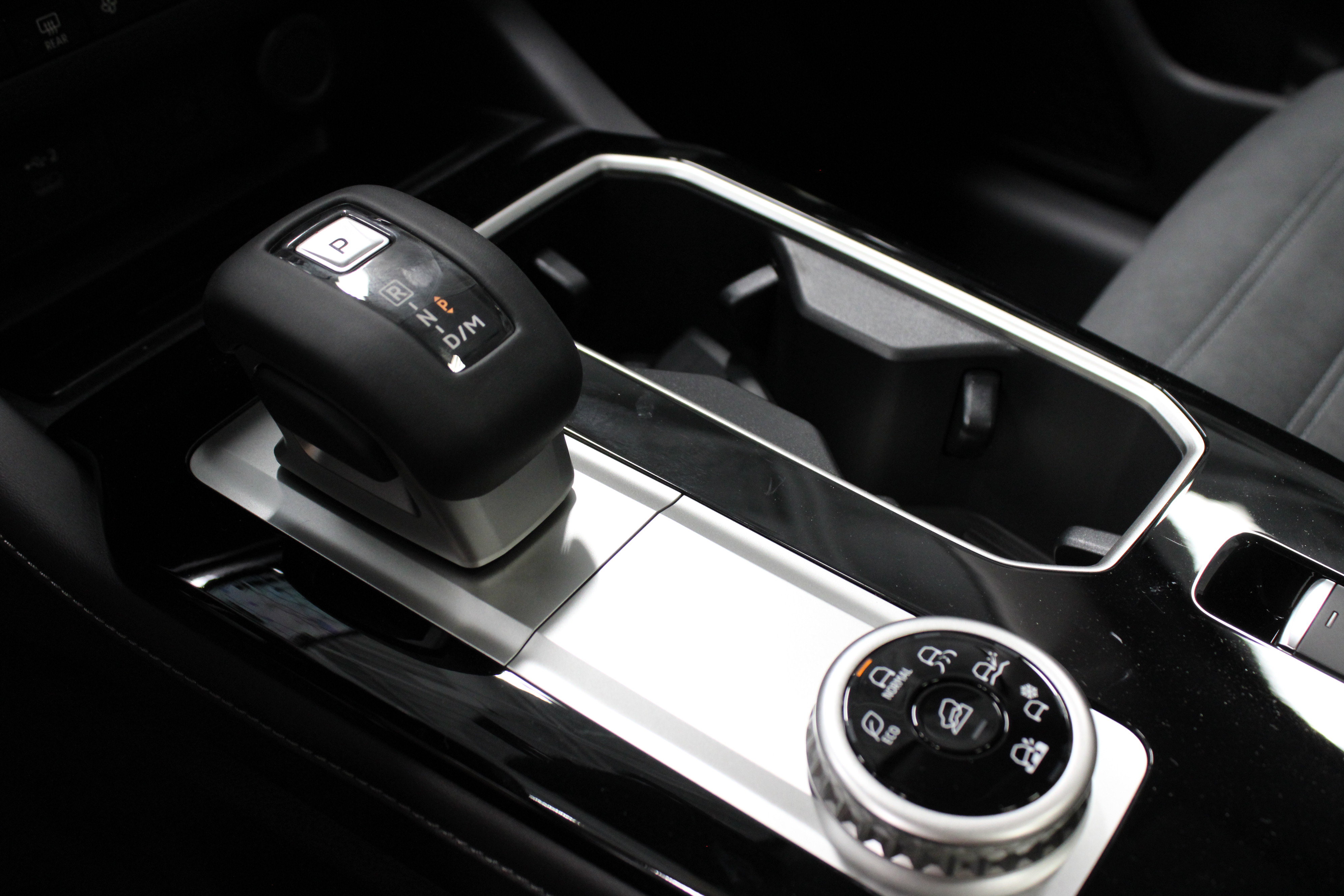 New 2025 Mitsubishi Outlander SE image 29