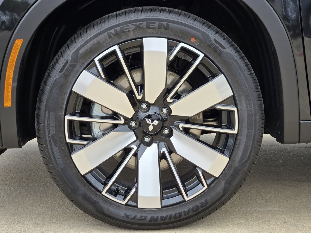 New 2026 Mitsubishi Outlander LE FWD image 9