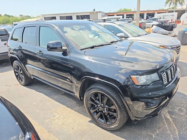 Used 2017 Jeep Grand Cherokee Altitude RWD image 2