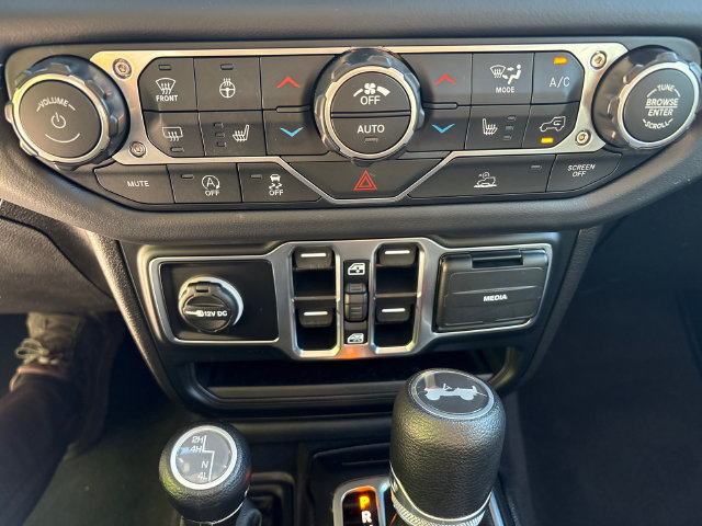 Used 2026 Jeep Wrangler Unlimited Sahara AWD/4WD image 32