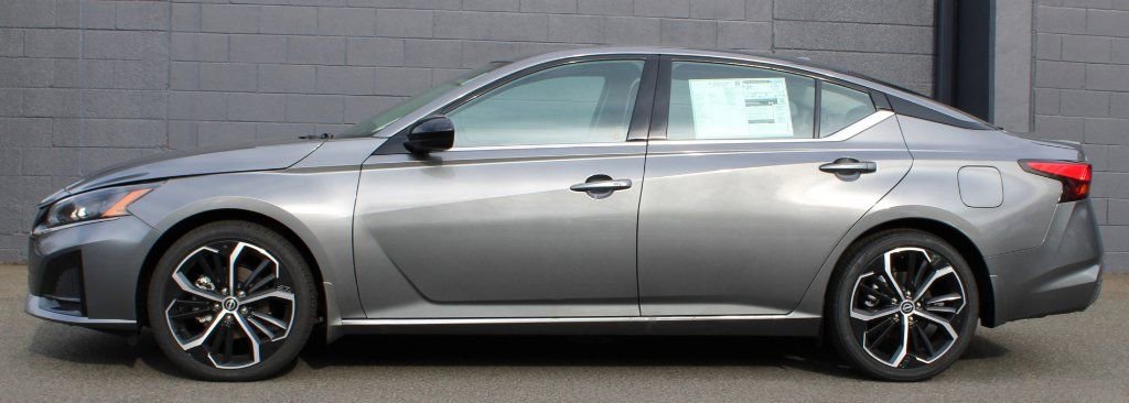 New 2025 Nissan Altima 2.5 SR w/ SR Premium Package image 2