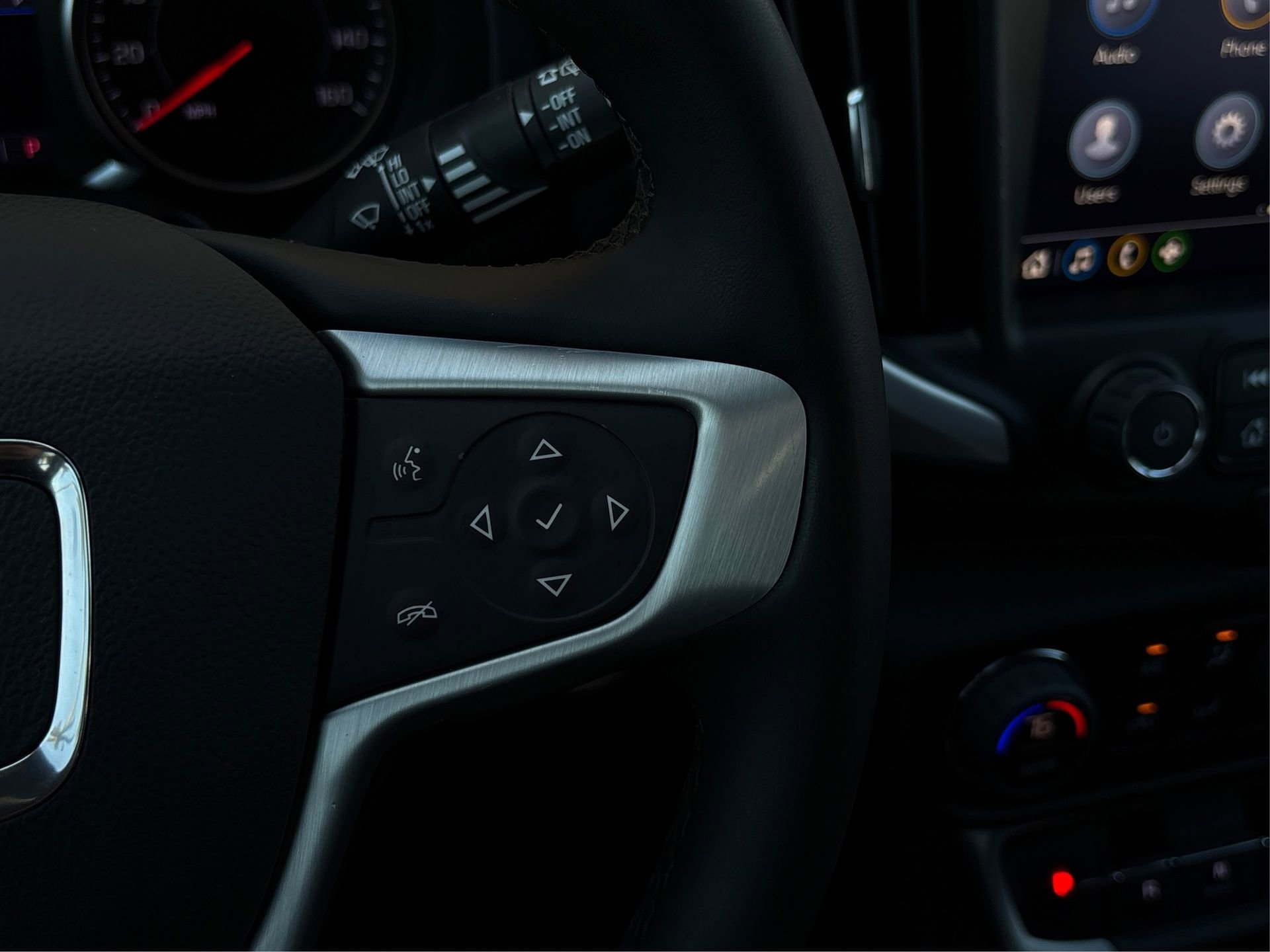 Used 2023 GMC Terrain SLT w/ Elevation Edition image 29