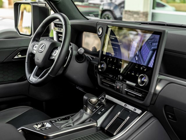 Used 2025 Lexus GX 550 image 29