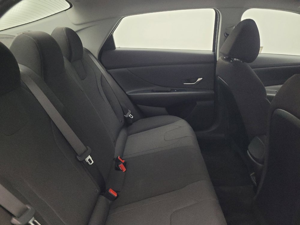 Used 2025 Hyundai Elantra SE FWD image 19