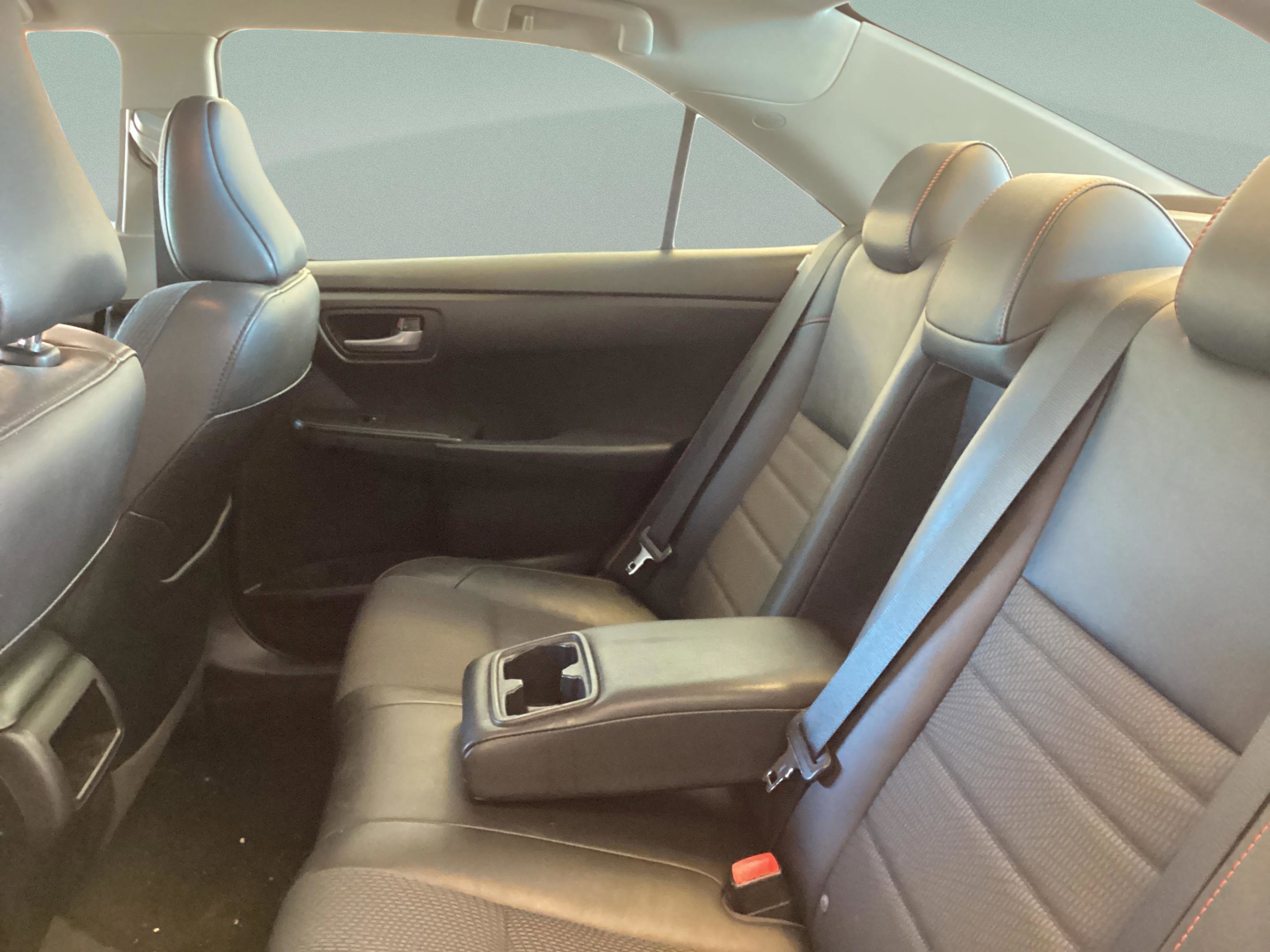 Used 2016 Toyota Camry SE FWD image 18