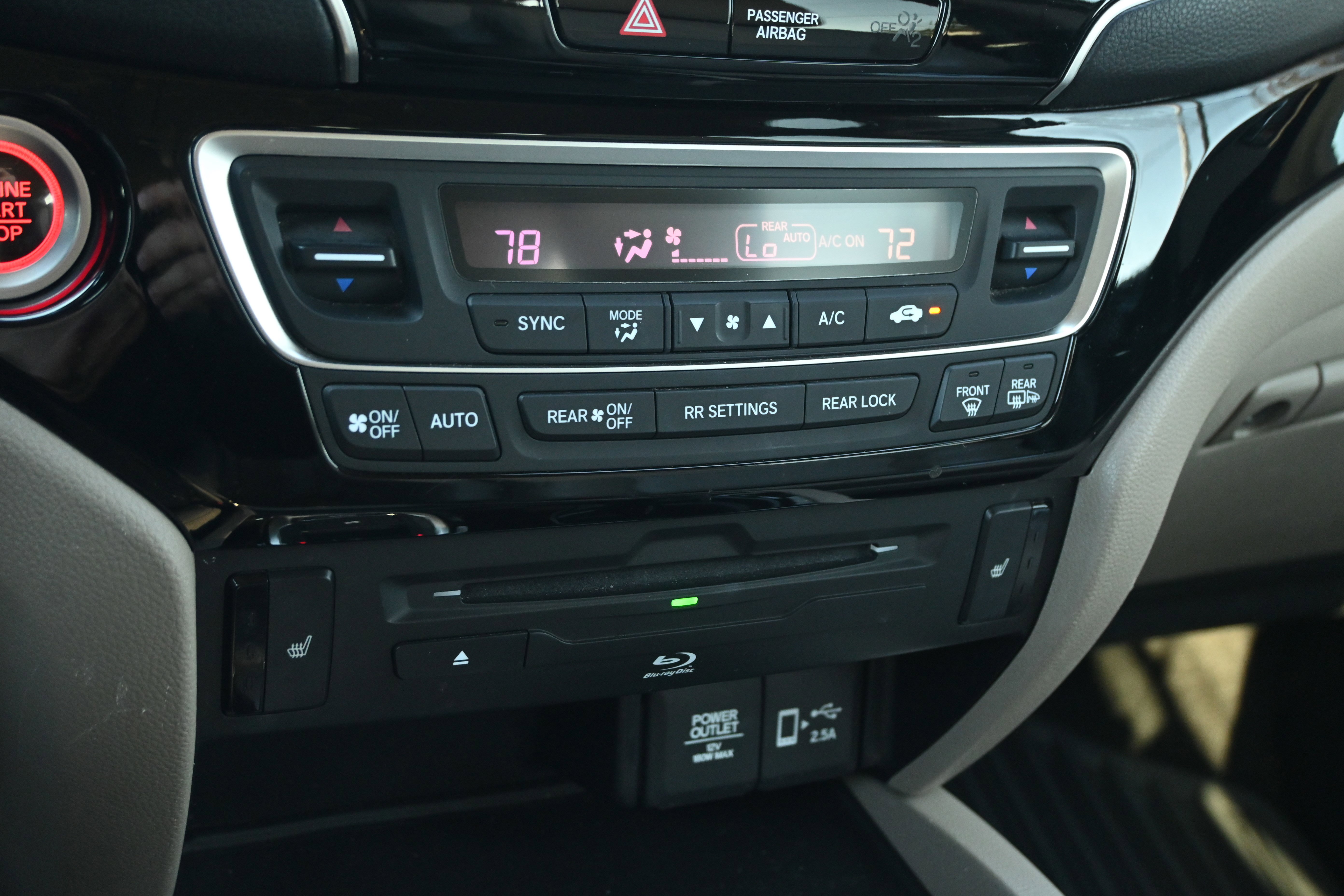 Used 2020 Honda Pilot Touring image 24