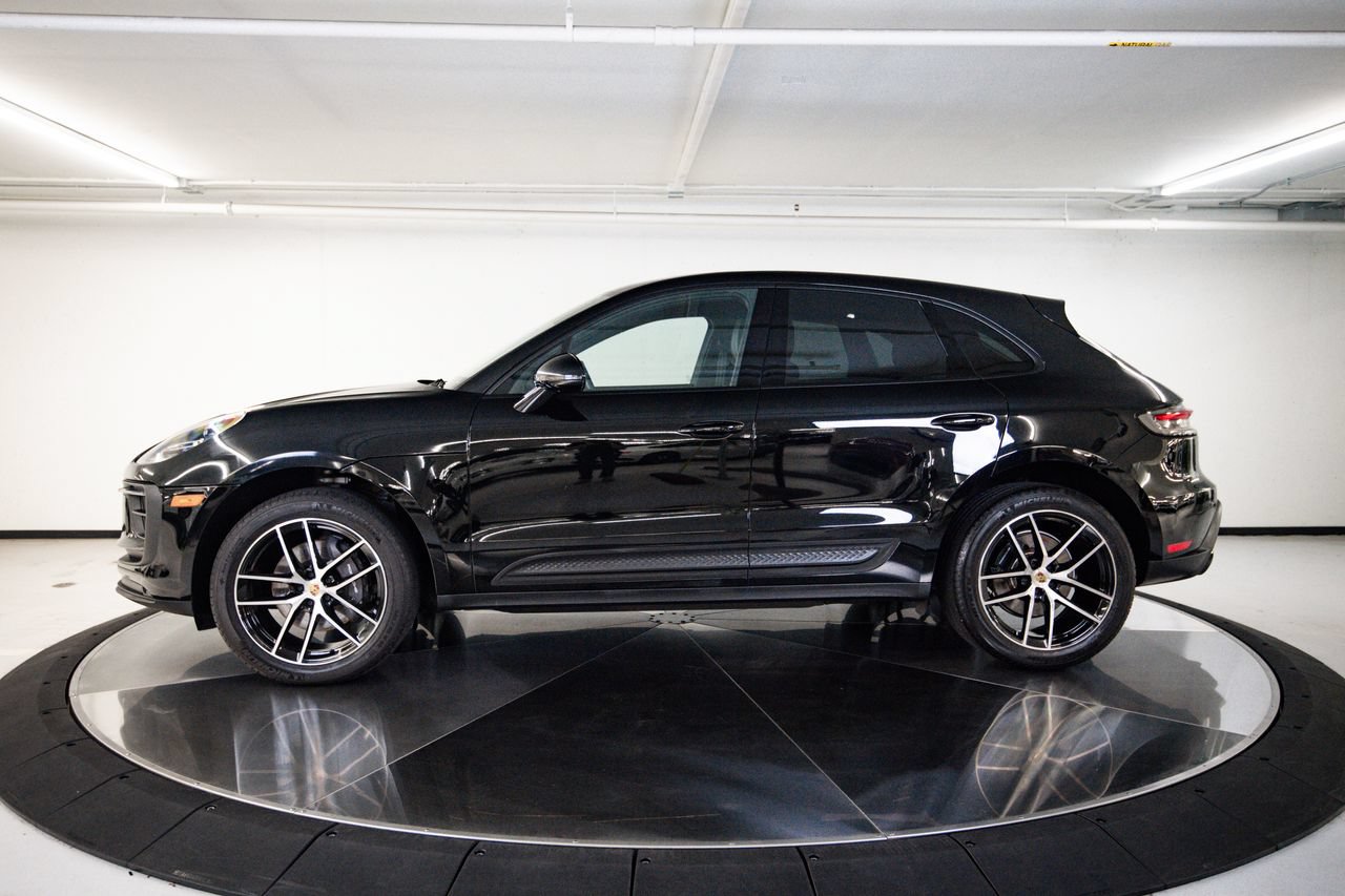 Certified 2024 Porsche Macan AWD/4WD image 2